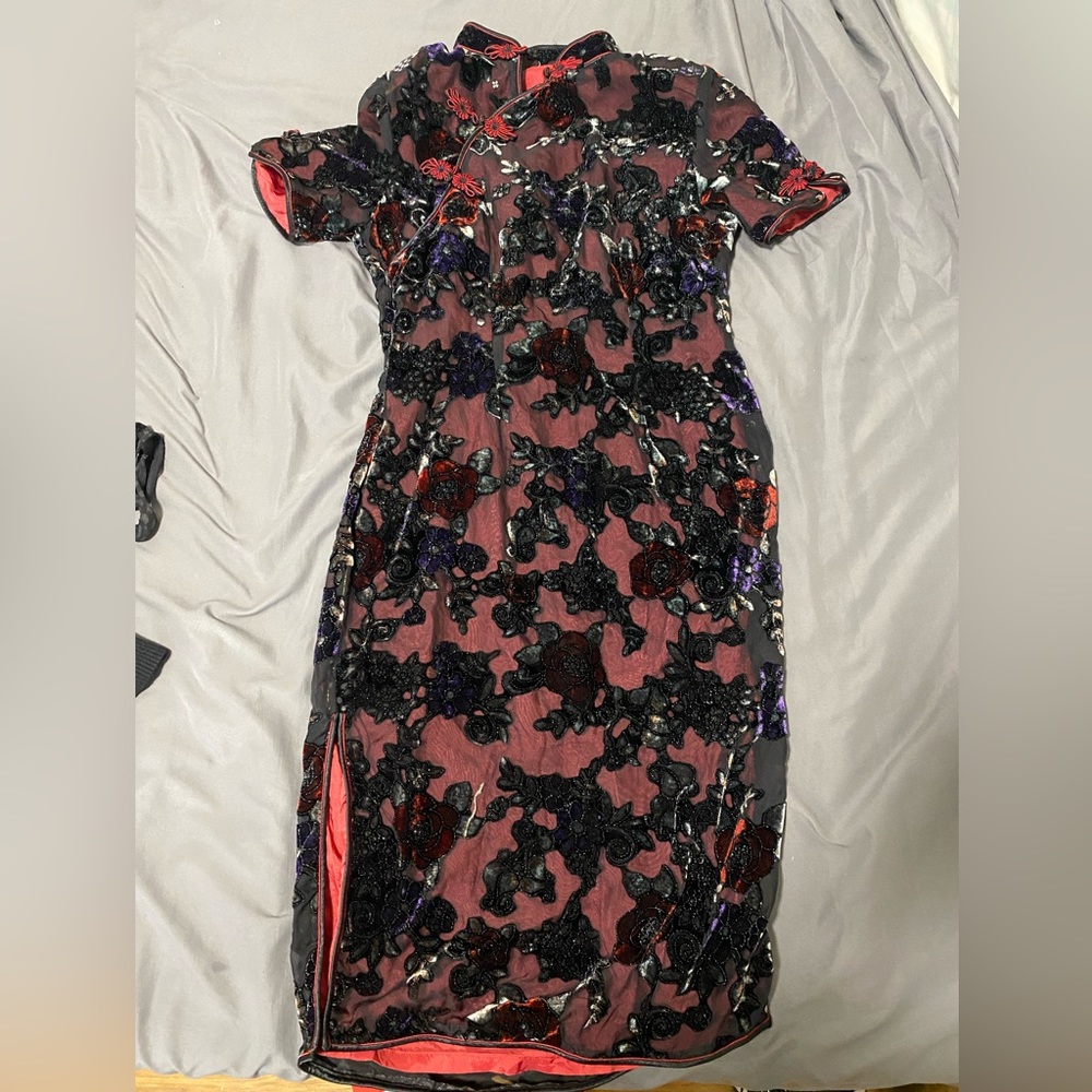 Vintage mandarin collar evening gown with floral embroidery.